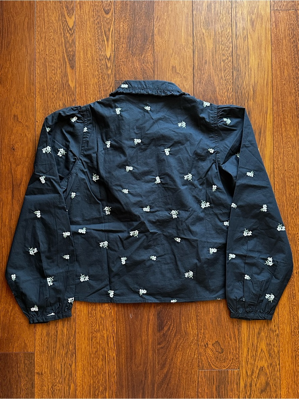 Levi's Embroidered Floral Blouse with Ruffled Collar - Size S (NWT) - Picture 9 of 11